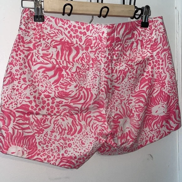 Lilly Pulitzer The Callahan Shorts Get Spotted Pink Lion design - Picture 6 of 9